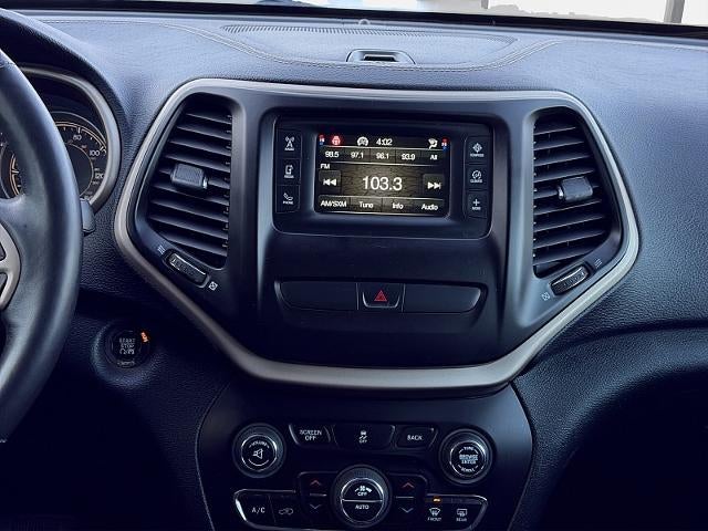 2015 Jeep Cherokee 4d SUV 4WD Latitude