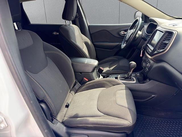 2015 Jeep Cherokee 4d SUV 4WD Altitude V6