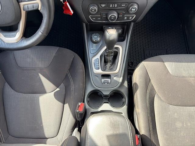 2015 Jeep Cherokee 4d SUV 4WD Altitude V6