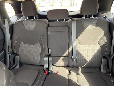 2015 Jeep Cherokee 4d SUV 4WD Altitude V6