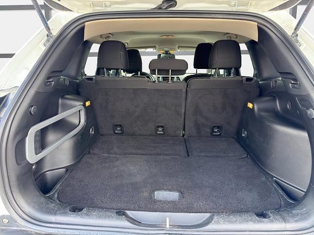 2015 Jeep Cherokee 4d SUV 4WD Altitude V6