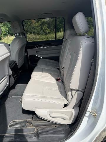 2024 Jeep Wagoneer Base