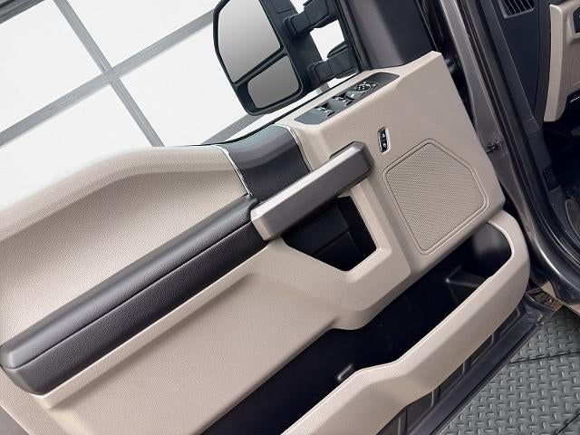 2022 Ford Super Duty F-350 SRW XLT Crew Cab 8' Box