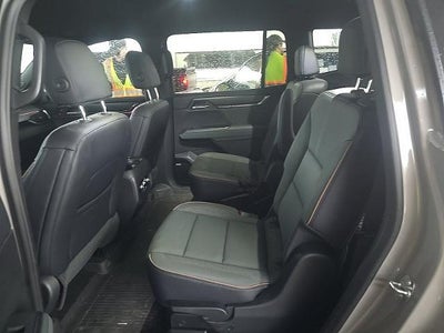 2026 GMC Acadia AWD AT4