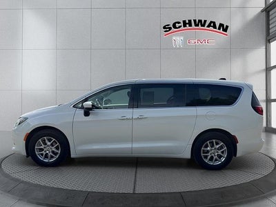 2022 Chrysler Voyager LX
