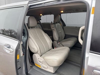 2014 Toyota Sienna 4d Wagon XLE