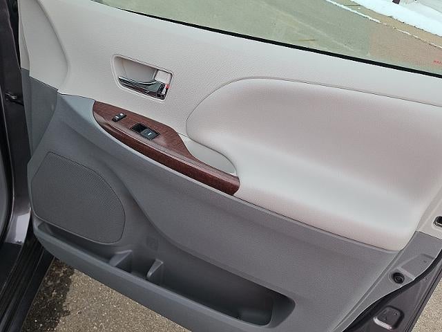 2012 Toyota Sienna 4d Wagon XLE w/Auto Access Seat