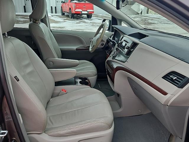 2012 Toyota Sienna 4d Wagon XLE w/Auto Access Seat