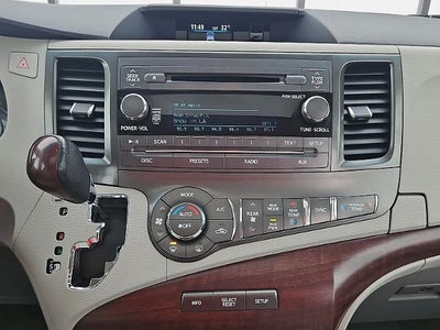 2012 Toyota Sienna 4d Wagon XLE w/Auto Access Seat