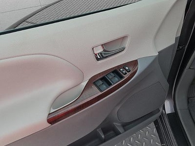2012 Toyota Sienna 4d Wagon XLE w/Auto Access Seat