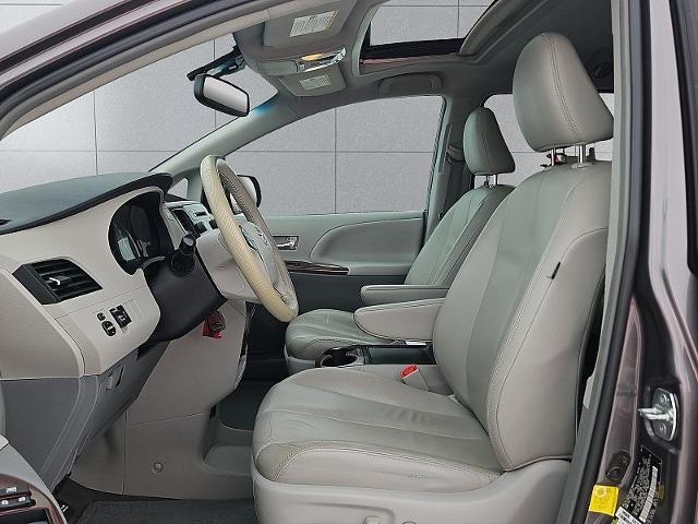 2012 Toyota Sienna 4d Wagon XLE w/Auto Access Seat