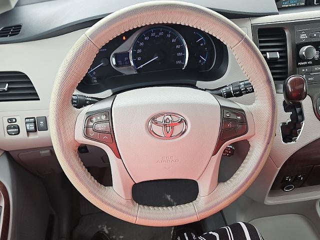 2012 Toyota Sienna 4d Wagon XLE w/Auto Access Seat