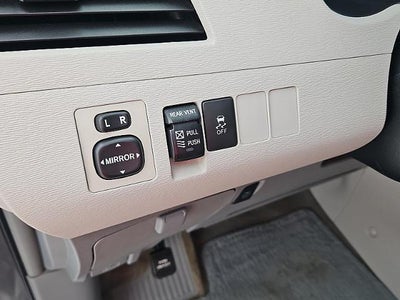 2012 Toyota Sienna 4d Wagon XLE w/Auto Access Seat