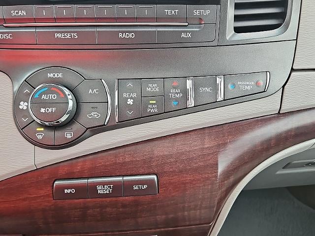 2012 Toyota Sienna 4d Wagon XLE w/Auto Access Seat